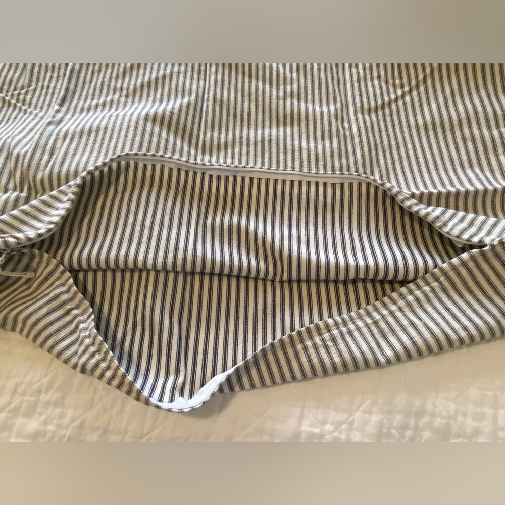 Pair of Matteo Queen Shams - Picture 2 of 5